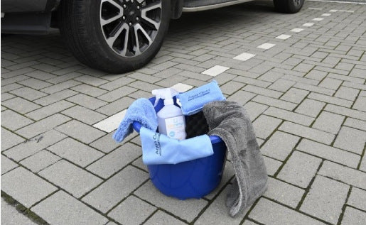 Quels sont les accessoires indispensables pour nettoyer sa voiture efficacement et sans l'abîmer ?